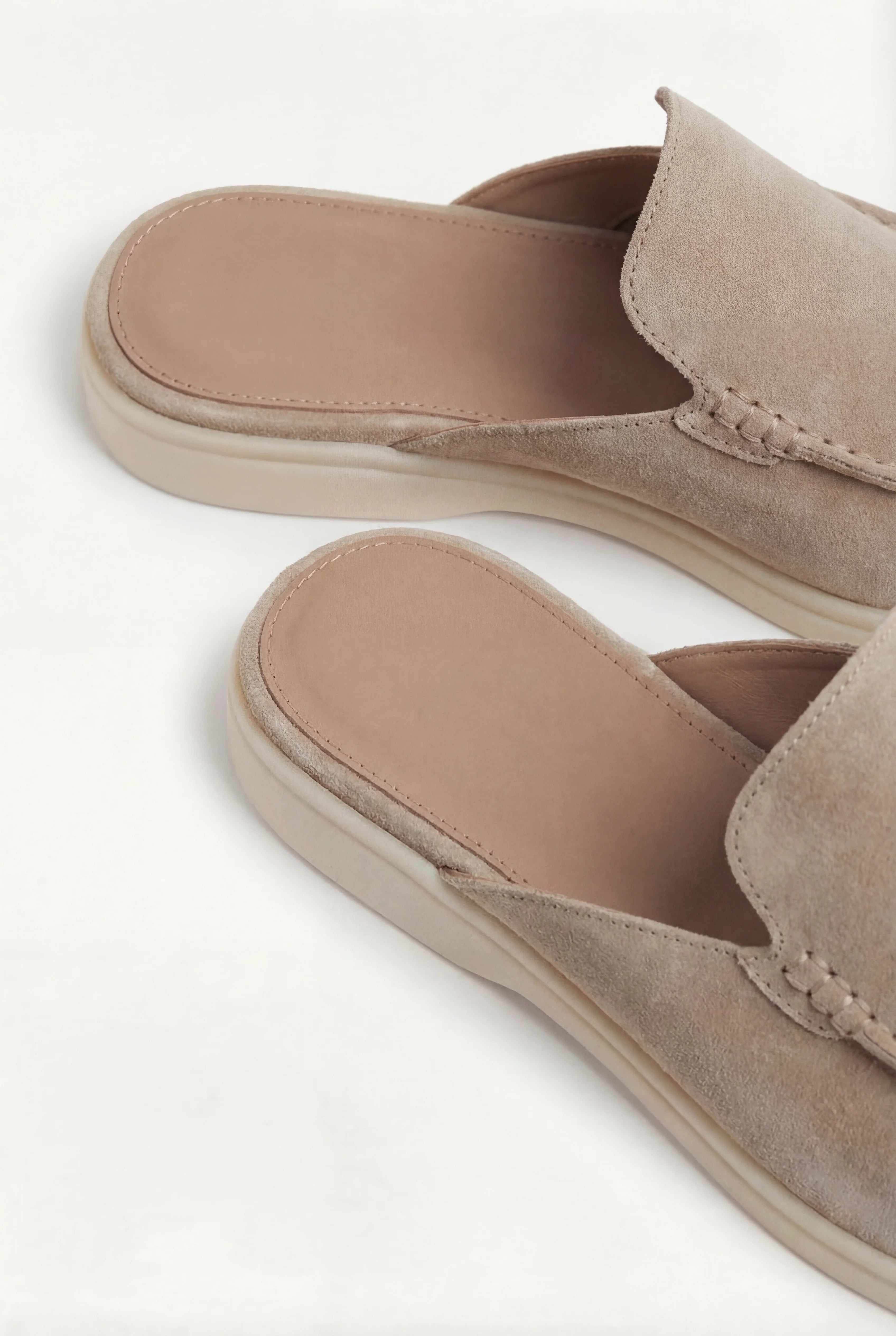 Beige Suède Yacht Loafers